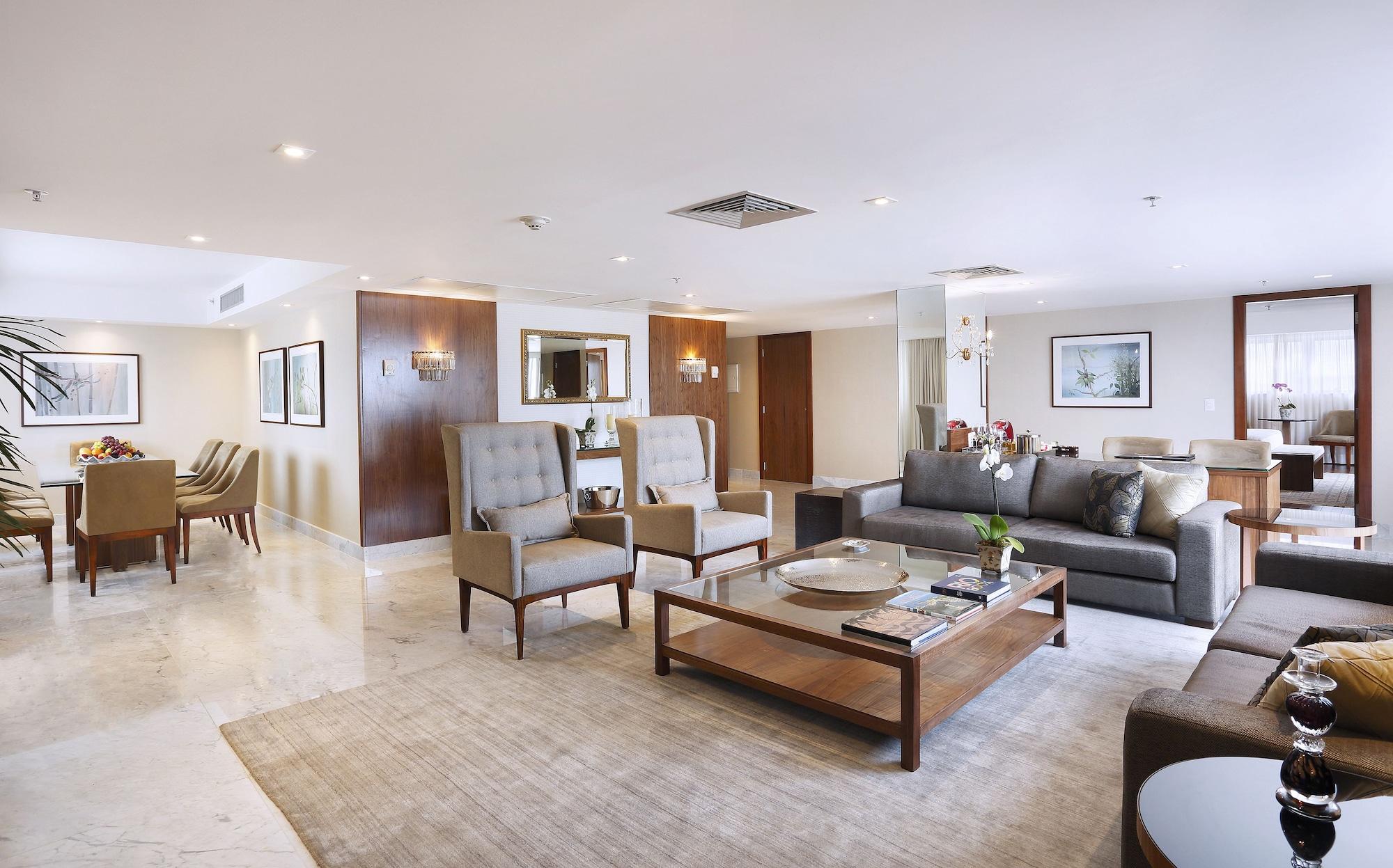 马拉蓬迪温莎酒店 里约热内卢 外观 照片 A living room in a suite at the Four Seasons Hotel, London