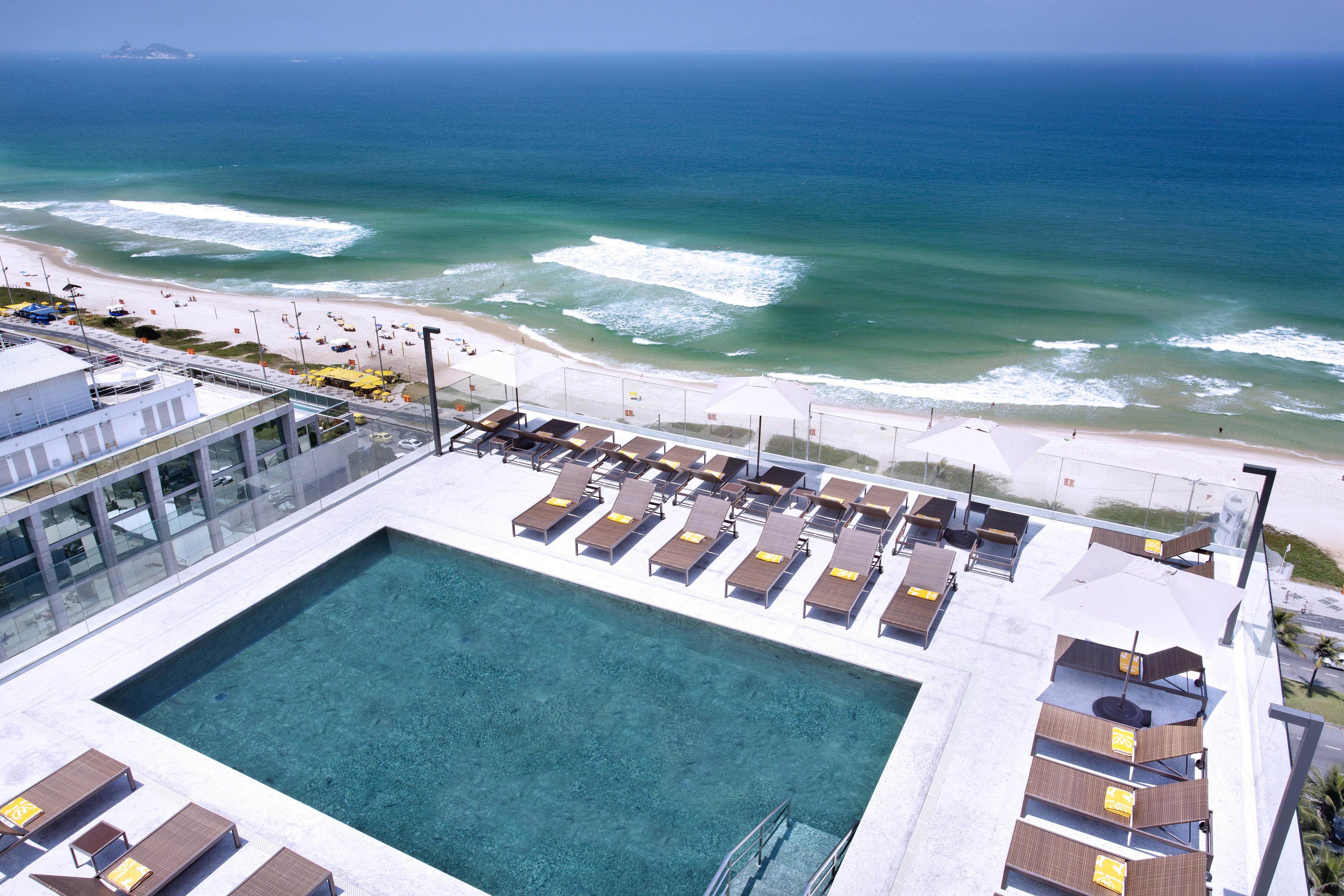 马拉蓬迪温莎酒店 里约热内卢 外观 照片 The rooftop pool at the Hilton Tel Aviv
