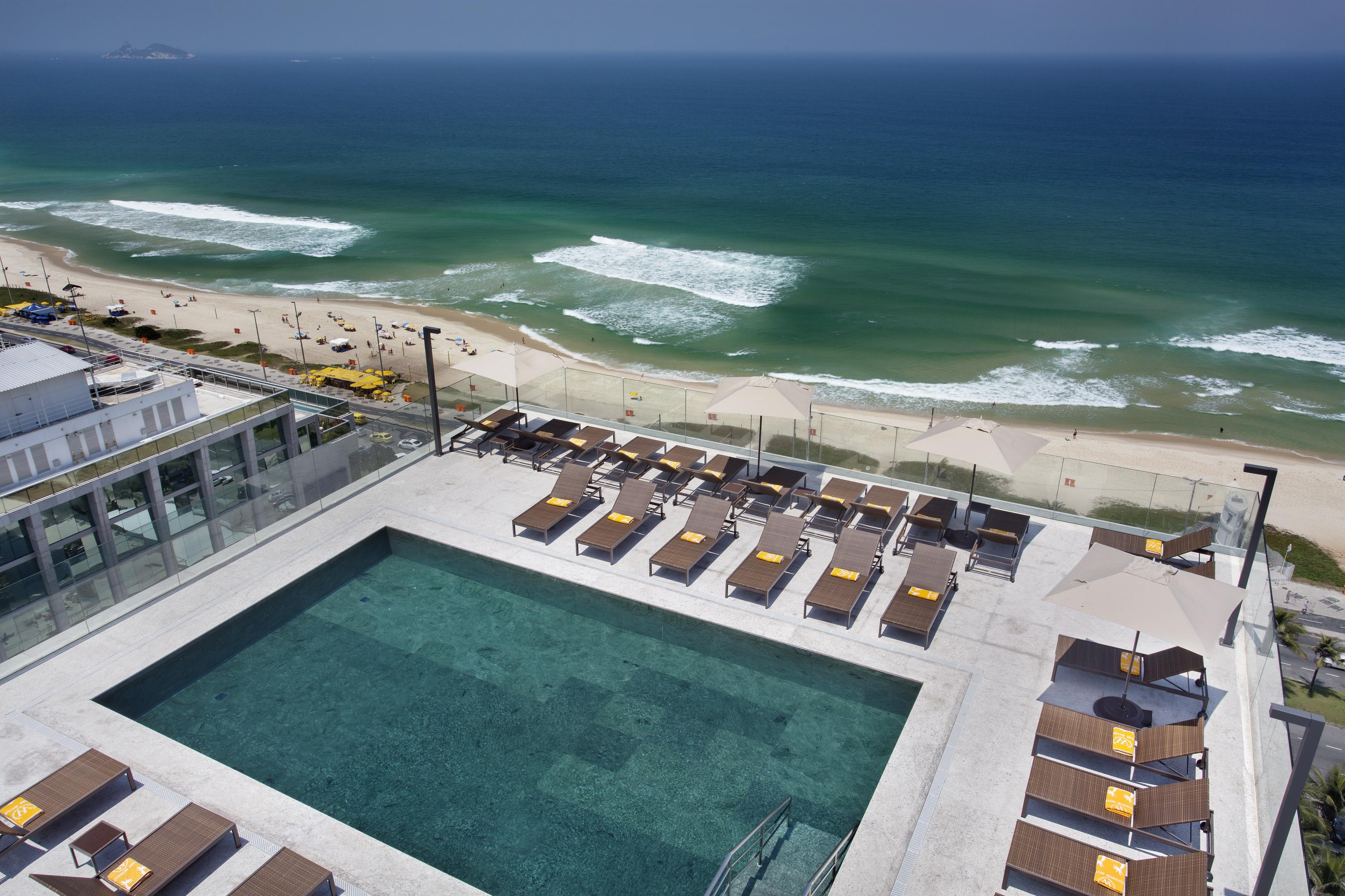 马拉蓬迪温莎酒店 里约热内卢 外观 照片 The rooftop pool at the Hilton Tel Aviv