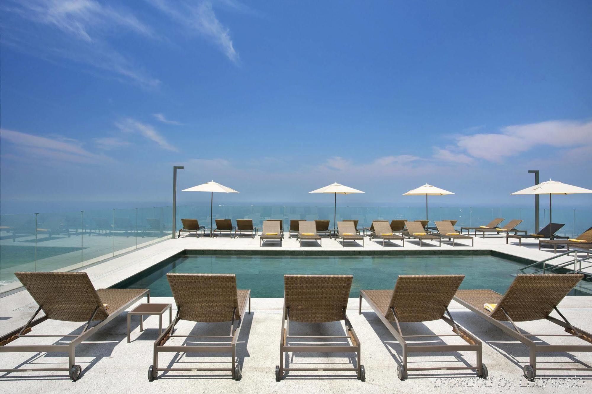 马拉蓬迪温莎酒店 里约热内卢 外观 照片 The rooftop pool at the hotel
